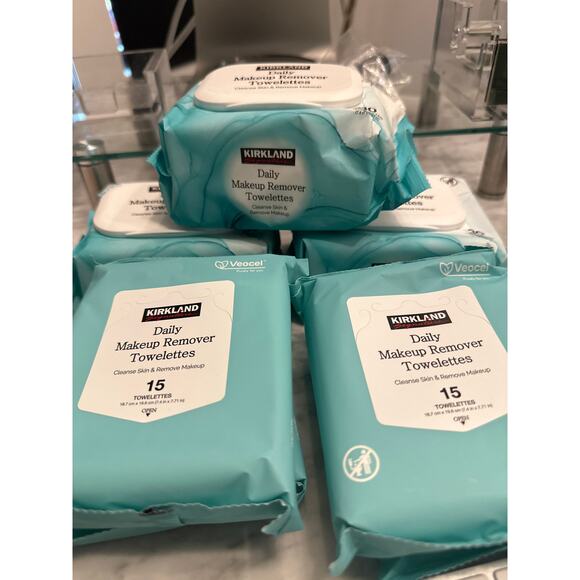 7 Pack makeup remover towelettes, Kirkland brand - Picture 2 of 2